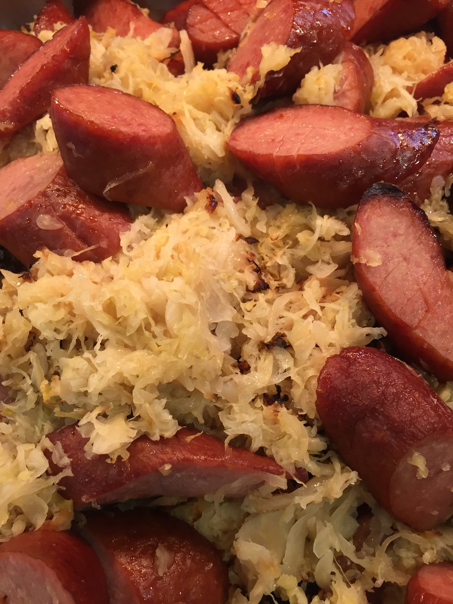 loomischef's tweet photo. Flavors from Around the World featuring Russian Cuisine for our community today. #authentic flavors
#Kolbasa #Kraut #ZucchiniPancakes #StuffedCabbage #RussianSalad #Borcht #StrawberryKissel
@loomischaffee @FlikISDining https://t.co/vMaS3tQqlM