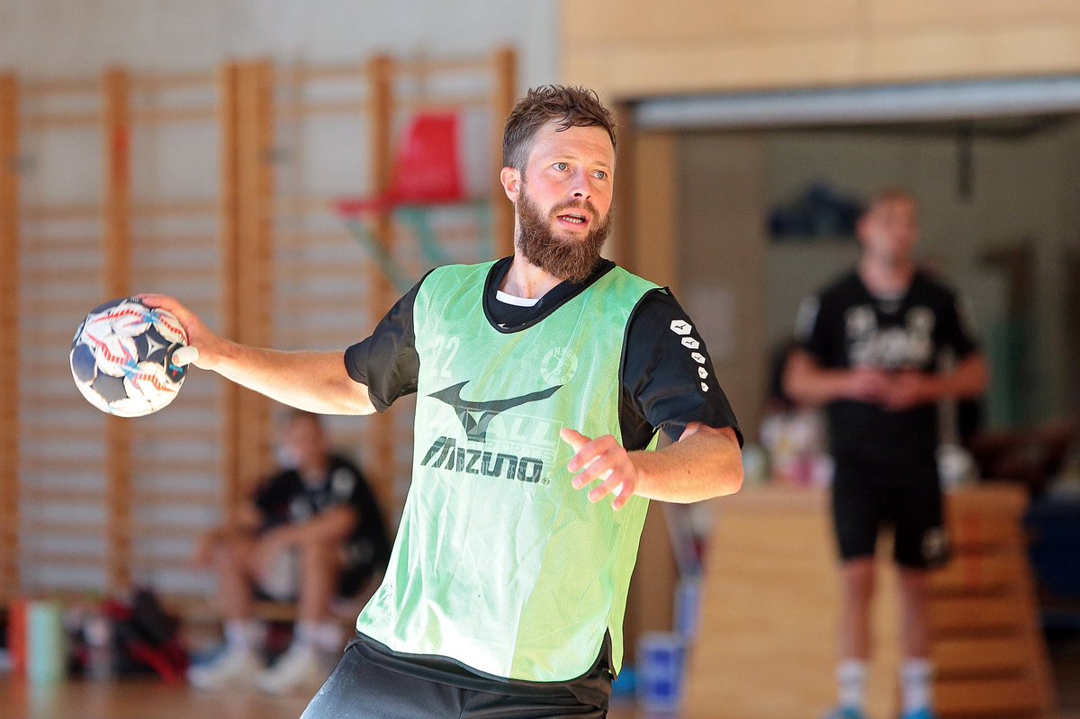 MaxHolst22's tweet photo. Schon 4 Tage des Trainingslagers haben wir hinter uns gebracht. Manches hat sogar Spaß gemacht. 😉 Aber ein wenig harte Arbeit war auch mit dabei.
#2togo #trainingslager2018 #kappl #hsgwetzlar #dkbhbl https://t.co/GKdS9kpcFn