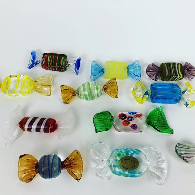 thriftygal47's tweet photo. Murano candy pieces. For sale now in my eBay store. Link in the bio!😎🤟 #thriftygalcollectibles #ebaystore #muranoartglass #glasscandy #vintage #shopmystore #upforsalenow #artglass #vintageshop #instaebay #instagood #gladitsfriday https://t.co/HfdFlAQl4O https://t.co/CEhzm3YlpP