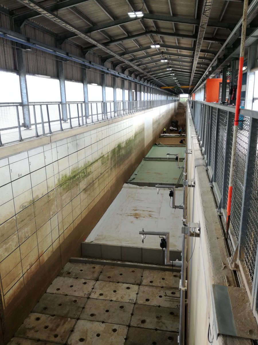DrFranStaudt's tweet photo. This #flumefriday the Large Wave Flume @FZK_GWK is getting ready for the @NercResist experiments. Can you spot the workers? https://t.co/rY3pgLNlT9
