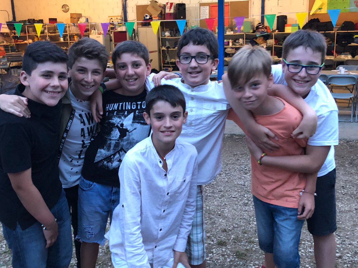 kanpezu's tweet photo. Atzoko argazki batzuk zor genituen... debíamos algunas fotos de ayer a la noche! La verdad que estuvimos más a disfrutar q a las fotos pero aquí están! #k183 #kanpezu2018 https://t.co/B2SNQuIqzV