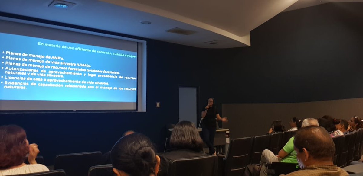 PCAV_Jalisco's tweet image. El día de ayer en clase extraordinaria del diplomado en #PCAV del @CIEE_UdeG dando a conocer la nueva metodología de auditoría ambiental estatal.