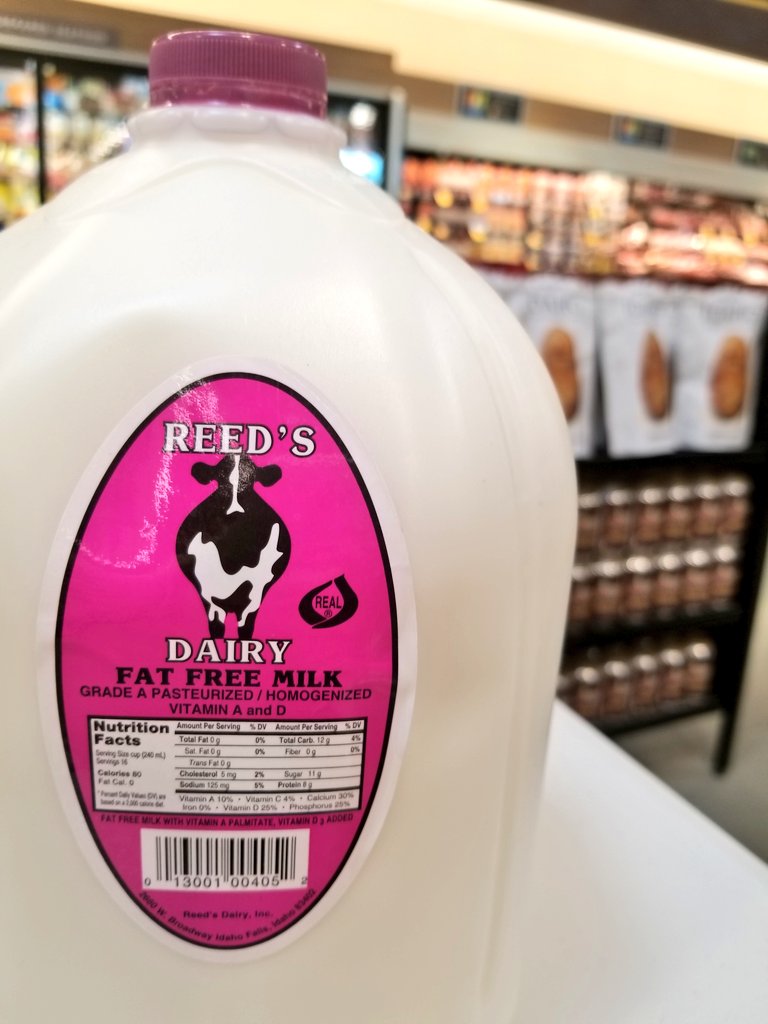 SheSaved's tweet photo. Loved seeing @reedsdairy at the @Albertsons #GrandOpening last night!! So many wonderful #Idaho brands in this new store!!
#AlbertsonsPartner #EatLifeUp #localbusiness https://t.co/FjFHNnFmoZ