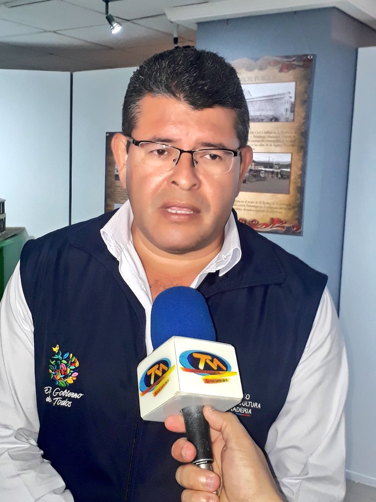 Agricultura_CZ4's tweet photo. #RoberthSantillan responsable de la Unidad Agropecuaria  del @AgriculturaMAN  informa a través de @tvmanabita sobre capacitación que reciben los técnicos de la institución en la herramienta #Infocampo. @RubenFloresEc https://t.co/J3PzJjR5pH