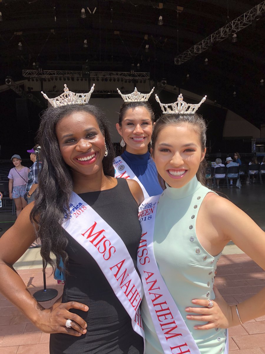 helena_czo's tweet photo. Yesterday Team Anaheim was invited at the opening of the OC Fair! ☺️🤗👸🏻 #pageant #missanaheimhillsteen #pageantmakeup #pageants #missamericaorganization #junkfood #anaheim #orangecounty #pageantcoaching #pageantry #costamesa #ocfair #rollercoaster #funtimes #scoutgirls https://t.co/ILQqSnS395