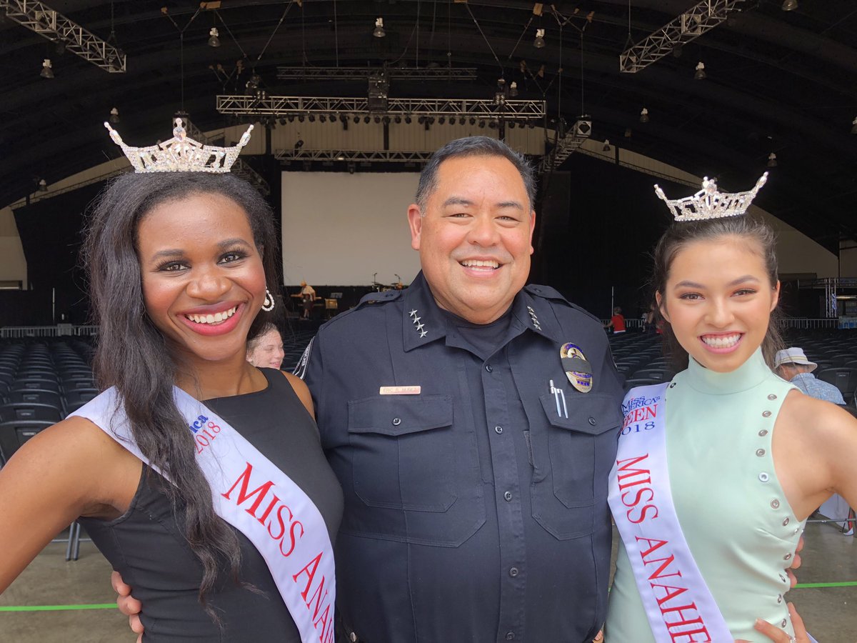 helena_czo's tweet photo. Yesterday Team Anaheim was invited at the opening of the OC Fair! ☺️🤗👸🏻 #pageant #missanaheimhillsteen #pageantmakeup #pageants #missamericaorganization #junkfood #anaheim #orangecounty #pageantcoaching #pageantry #costamesa #ocfair #rollercoaster #funtimes #scoutgirls https://t.co/ILQqSnS395