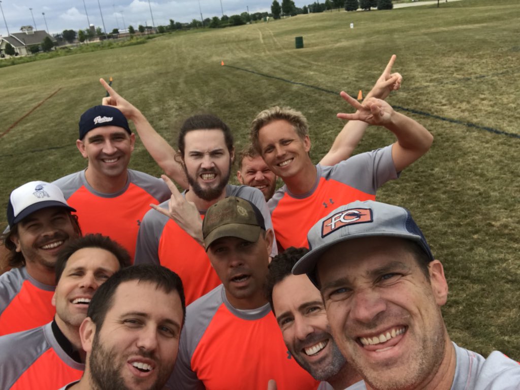 Minutes before game time! 

#SelfieWarmup
#WhereIsSal