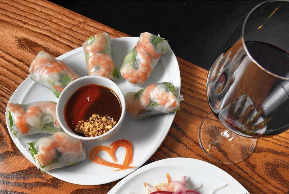 LanChisOnMain's tweet photo. Our spring rolls are hand-made and fresh. Come and try for yourself.
https://t.co/H0CCmbJbSt

#vietnamesefood #middletown #cteats https://t.co/BIsFoCerIc