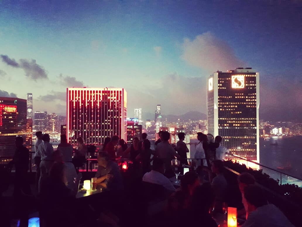 alexalarcon77's tweet photo. #amazingview #HongKong #Skyscapper #skybar #loveit #ilovetravel https://t.co/oiIPnX2iDQ