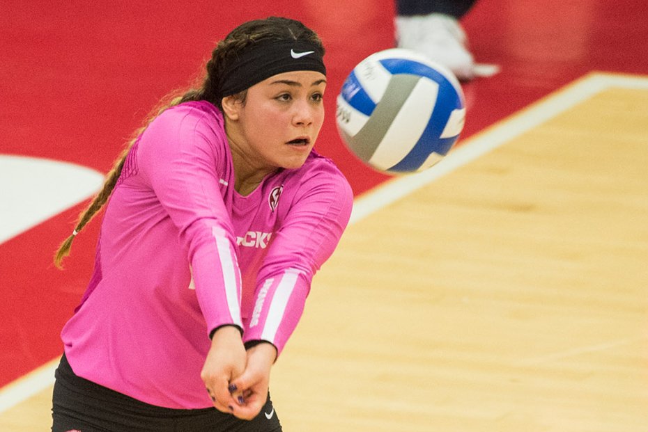 RazorbackVB's tweet photo. Countdown: 5️⃣ Fridays to go...

Top returning stat leaders ⤵️

K - soph. @dirrigl_hailey (321)
A - jr. @rachrippee (1,303)
D - sr. @OkianaValle (419)
B - sr. @kellyoobrienn (115)

#WPS https://t.co/U954Ofm87F
