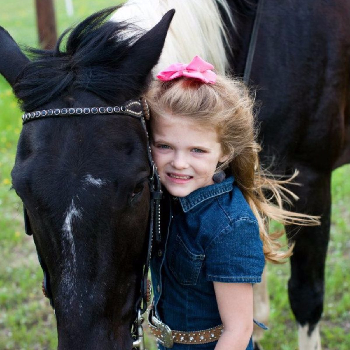 TxTrailRides's tweet photo. A girl and her first horse is a love that cannot be duplicated. https://t.co/n7EHPXoBLf
