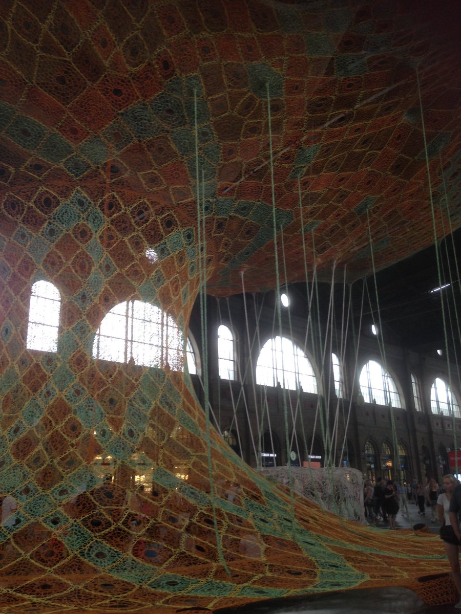 EstelRua's tweet photo. Art in the main train station of Zurich, Switzerland, named Gaia Mother Tree 💜
#gaiamothertree
@starfish_72 https://t.co/jyRXQJPg8m