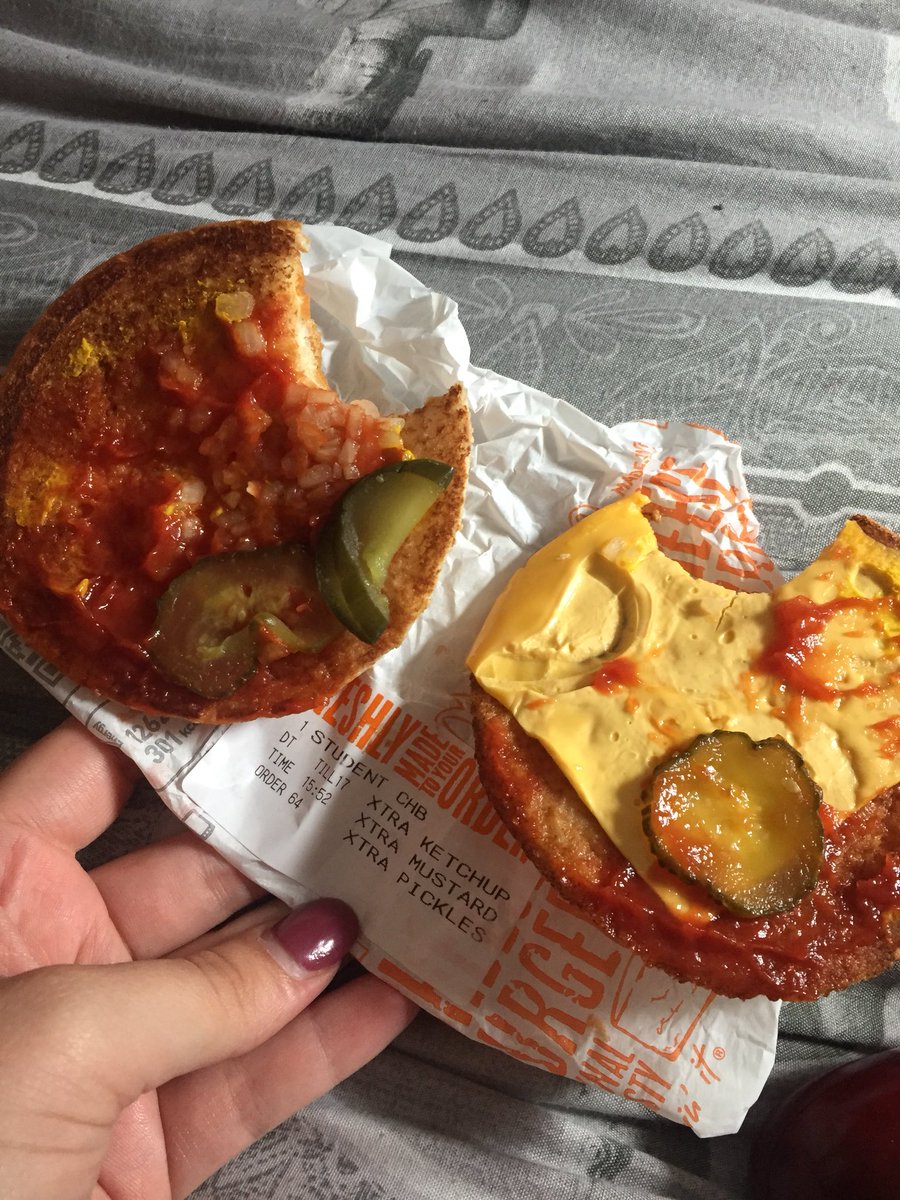 Freckled_Smile's tweet photo. @McDonalds when I asked for extra everything I didn’t realise I was sacrificing the actual burger 🤦🏻‍♀️ #burgerless #cheeseburgerwithnoburger #ultimatebetrayal #guessimveggienow https://t.co/StbE6kLu2F