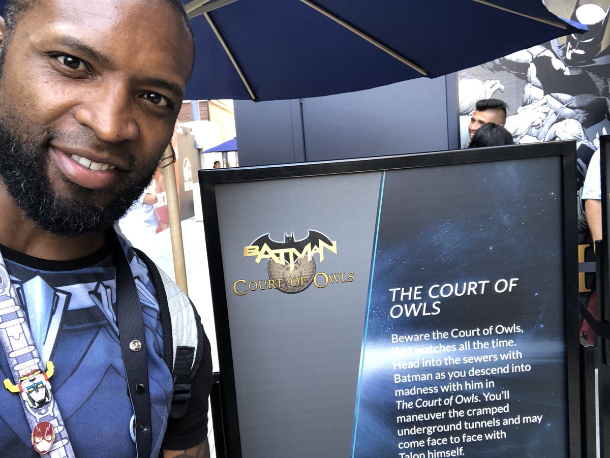AhmanGreen30's tweet photo. Comic-Con has been AMAZING as usual!! This year I got a chance to bring one of my friends who made my job easy at Runningback in the NFL @kbarry71 #U71 #jobmadeeasy #gopackgo #comiccon2018 #titans #beastboy #starfire #raven #robin #batman #superman #courtofowls #doompatrol https://t.co/7qYg23Mzb9