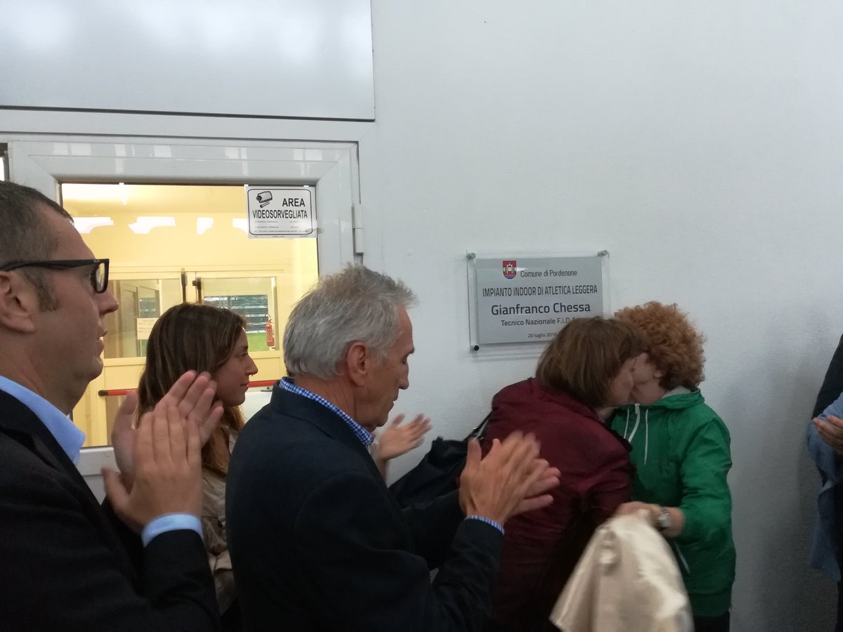 INAUGURATE rinnovata pista atletica Agosti e nuova palestrina impianto indoor. Quest’ultimo è stato intitolato al compianto Gianfranco Chessa, allenatore che ha portato alle olimpiadi Trost e Rossit. L’#atletica è tornata a #Pordenone. Avanti con nostro impegno per lo #sport.