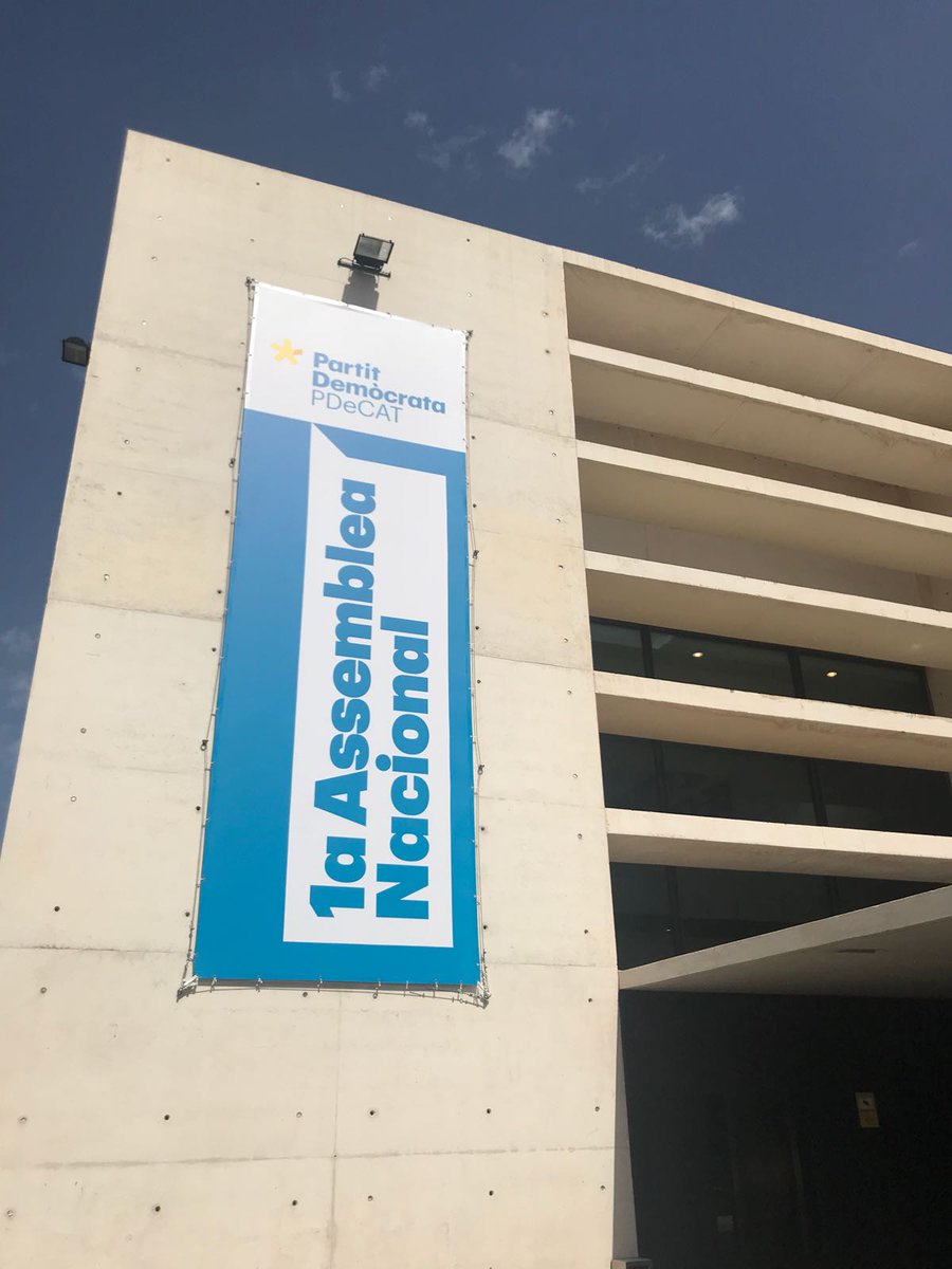Pdemocratacat's tweet photo. 📸 Arrenquem la 1a Assemblea Nacional del @Pdemocratacat al Palau de Congressos a Barcelona

💪🏻Posem en marxa la Força del país

📲 segueix-nos en directe i utilitza el hashtag #AssembleaPDeCAT 

😉 Som-hi! https://t.co/gkhY8ZsKKV