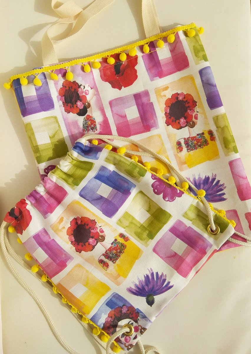 ellascomp's tweet photo. Tu #niña y tú a #juego para todos lados!!👭
#ellascomplementos #diseñosmolones #Tenerife #CanaryIslands #handmade #hechoamano #diseñadoracanaria #FelizViernes #Verano2018 #llevamecontigo #artesania #Complicidad #madres #mochila #bolso #FridaKahlo https://t.co/5rowtfopEv