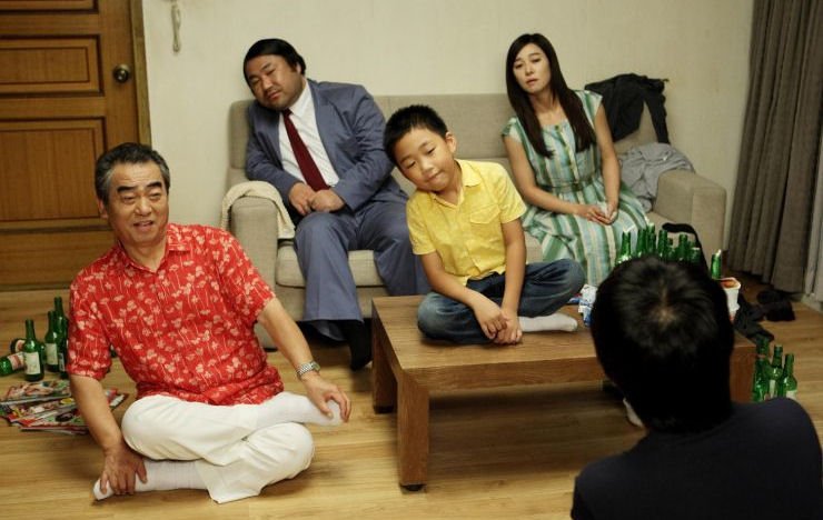 🎬 Hello Ghost (헬로우 고스트) 👥 Cha Tae Hyun, Kang Ye Won, Jang Young Nam, ect. 💮 Family, comedy. 💡 This movie is so funny but you will crying a river in the ending.