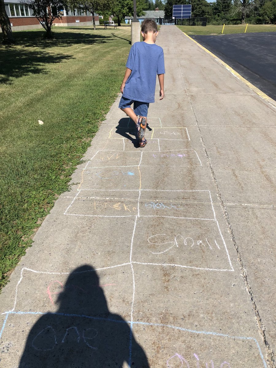 JasmineBoncore's tweet photo. Just hoppin through summer school! #sightwordreview #CHESwearethebest https://t.co/ywZ5kOM2HF