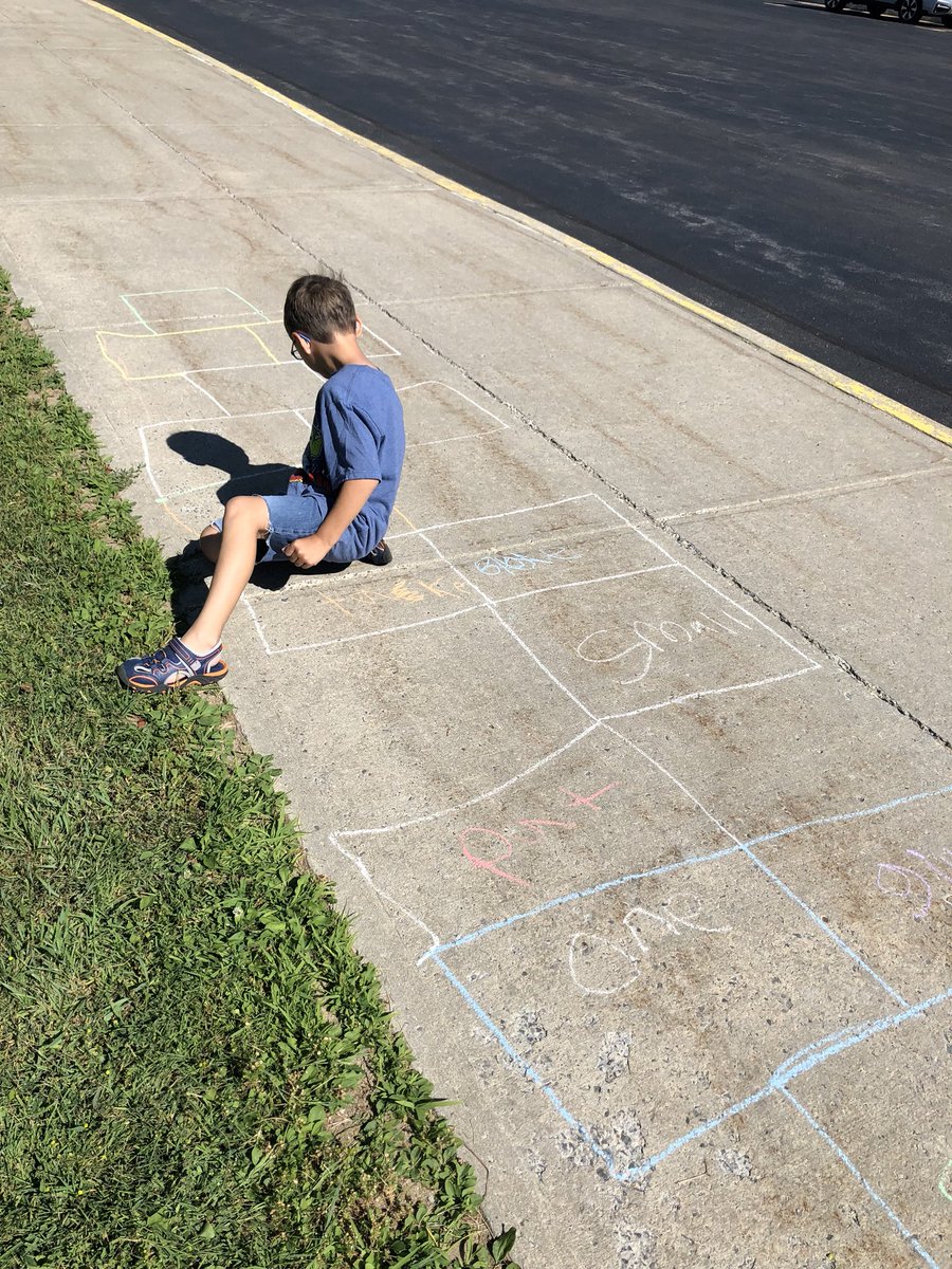JasmineBoncore's tweet photo. Just hoppin through summer school! #sightwordreview #CHESwearethebest https://t.co/ywZ5kOM2HF