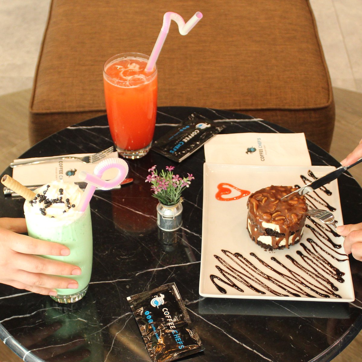 Haftasonuna saatler kaldı!🤗
Sen de en sevdiğin kişiyle bize özel lezzetlerimizi keşfetmeye nedersin ?😋🍹
#coffeechefs #coffee #istanbul #izmit #41avmburda #happyfriday #instagood #instapic #instaphoto #instalove #instacoffee