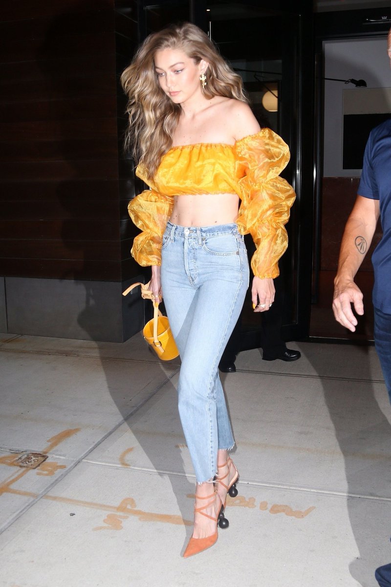 MyqueengigiIG's tweet photo. July 19: Gigi hadid leaving her apartment in NYC

https://t.co/Xe3yyHK4F3 https://t.co/gsdj6SBMM1