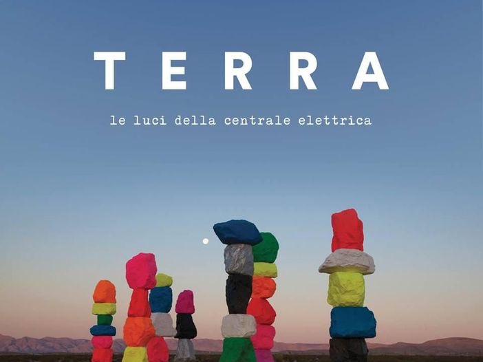 Da buon studente terrone rotolando verso sud ho ascoltato tutto l’album #Terra di @LeLuci_ e ho pensato che la sinistra forse riparte anche da V.Brondi per parlare il linguaggio dei giovani. Lo invitiamo insieme a <a href="/BrunoriSas/">Brunori Sas</a> alla #FestaU per il concerto di chiusura? <a href="/maumartina/">Maurizio Martina</a>