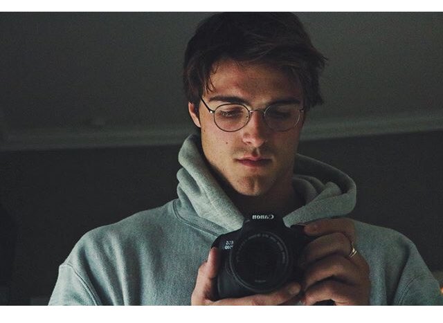 Eres la debilidad que me hace el bien y nada mal.