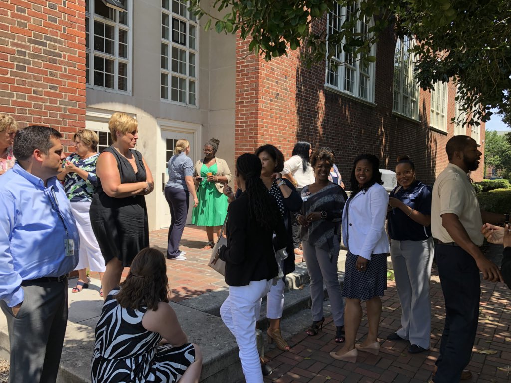 Viola_no2's tweet photo. Middle school leaders moving PD to the courtyard! #iamnps https://t.co/3DreRnAX06