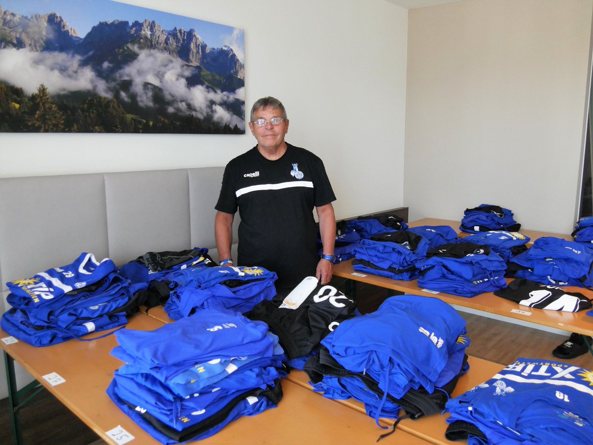 MSVDuisburg's tweet photo. Trainingslager adé: Der #ZebraBus tuckert wieder in Richtung Heimat. Insgesamt war der #MSV zehn Tage in St. Johann / Tirol. Vier Testspiele und 13 Trainingseinheiten absolvierte das Team. Das große Resümee lest ihr hier: https://t.co/U7W2TyvSpk  #Zebras #NurmitDir #ZebrasinTirol https://t.co/XyrBdb4s3Y
