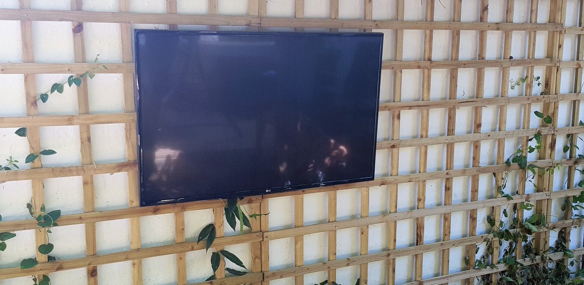 TVHangIts's tweet photo. Get ready for the #SummerHolidaysโ๏ธ...
Our TV Hang-It's let you move your #indoor TV #outside. You can hang your TV anywhere... inc. a #trellis! So you can set up your own #movienight outside! ๐ฅโจ
#FridayFeeling #Summer #Holiday #TVHangIts #TVoutside #UKHeatwave #OutdoorFun https://t.co/EvqXdhpfns