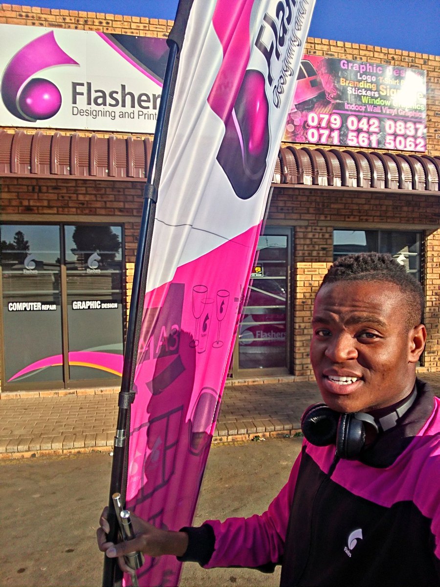 RaymindmSK's tweet photo. Hello! I'm Raymond Mabilu.
My company is Flashers Designing and Printing I do vehicle decals and branding. I don't just print, I design first #Raymind #Flashers #Net4Kontrol #djsbu https://t.co/6jBNT4DmuI