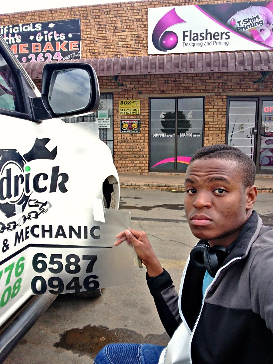 RaymindmSK's tweet photo. Hello! I'm Raymond Mabilu.
My company is Flashers Designing and Printing I do vehicle decals and branding. I don't just print, I design first #Raymind #Flashers #Net4Kontrol #djsbu https://t.co/6jBNT4DmuI