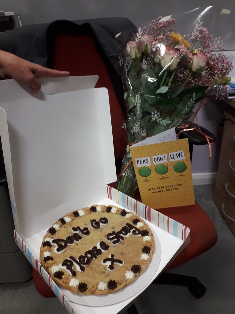Lesley_A_Kent's tweet photo. Goodbye presents from my wonderful team at Fitz 😀 https://t.co/wV24cmiGtE