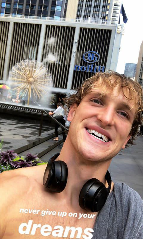 chareyzay's tweet photo. Haters: logang aint strong. 
0 to almost 18 mil subs. The fvck if that aint strong watch them go to your house and beat the crap out of you like logans gonna do to bitchboy. @LoganPaul https://t.co/MkG1J6w2qd