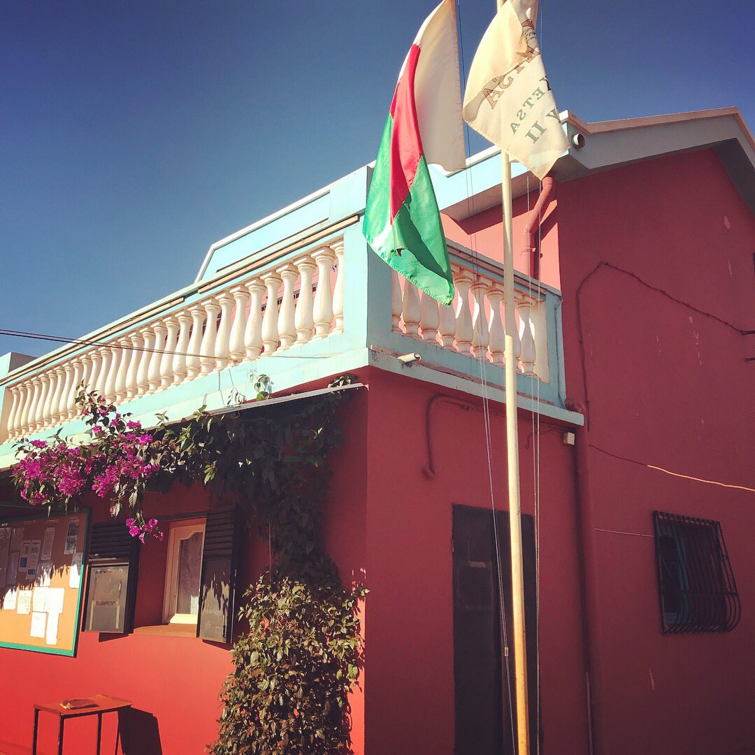 LagenceMA's tweet photo. La #Guilloteam est à Madagascar, au cœur de l’action éducative qu’entreprend l’association @ZazakelyS pour la jeunesse malgache. Durant quelques jours, nous allons rencontrer les acteurs de l’association, ainsi que les enfants qu’elle accompagne. https://t.co/aZ9gKttwJA