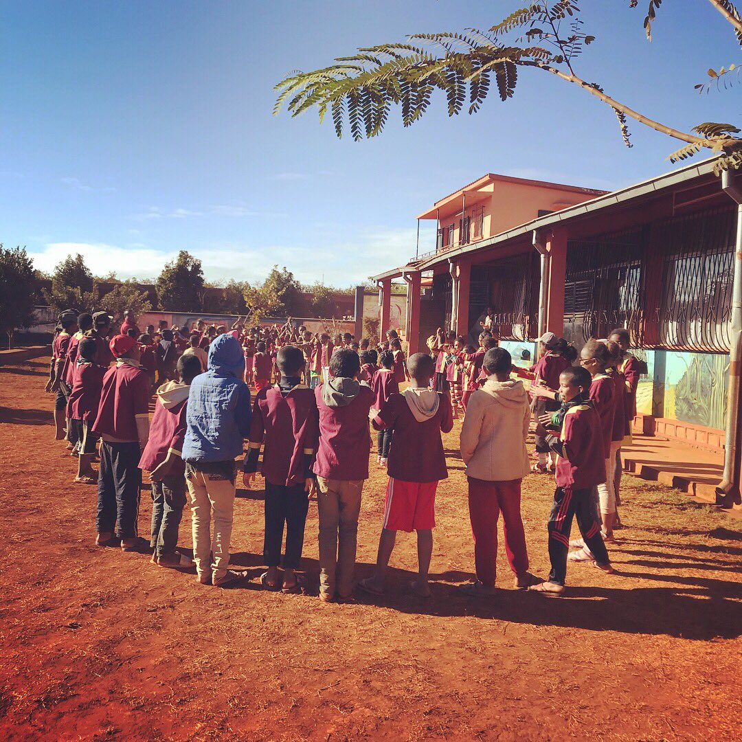 LagenceMA's tweet photo. La #Guilloteam est à Madagascar, au cœur de l’action éducative qu’entreprend l’association @ZazakelyS pour la jeunesse malgache. Durant quelques jours, nous allons rencontrer les acteurs de l’association, ainsi que les enfants qu’elle accompagne. https://t.co/aZ9gKttwJA