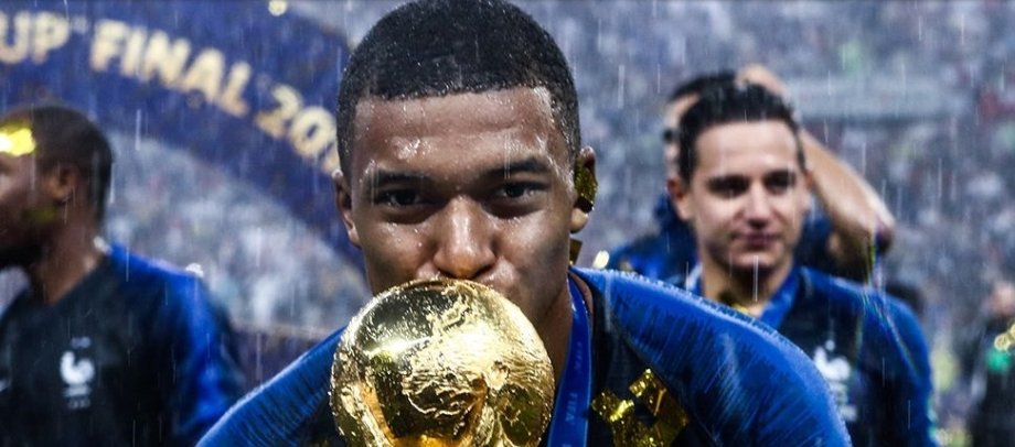 Brigade_du_seum's tweet photo. Bon vrai débat 

🔁Zinédine Zidane 

❤ Kylian Mbappé https://t.co/JAEhU2seWH