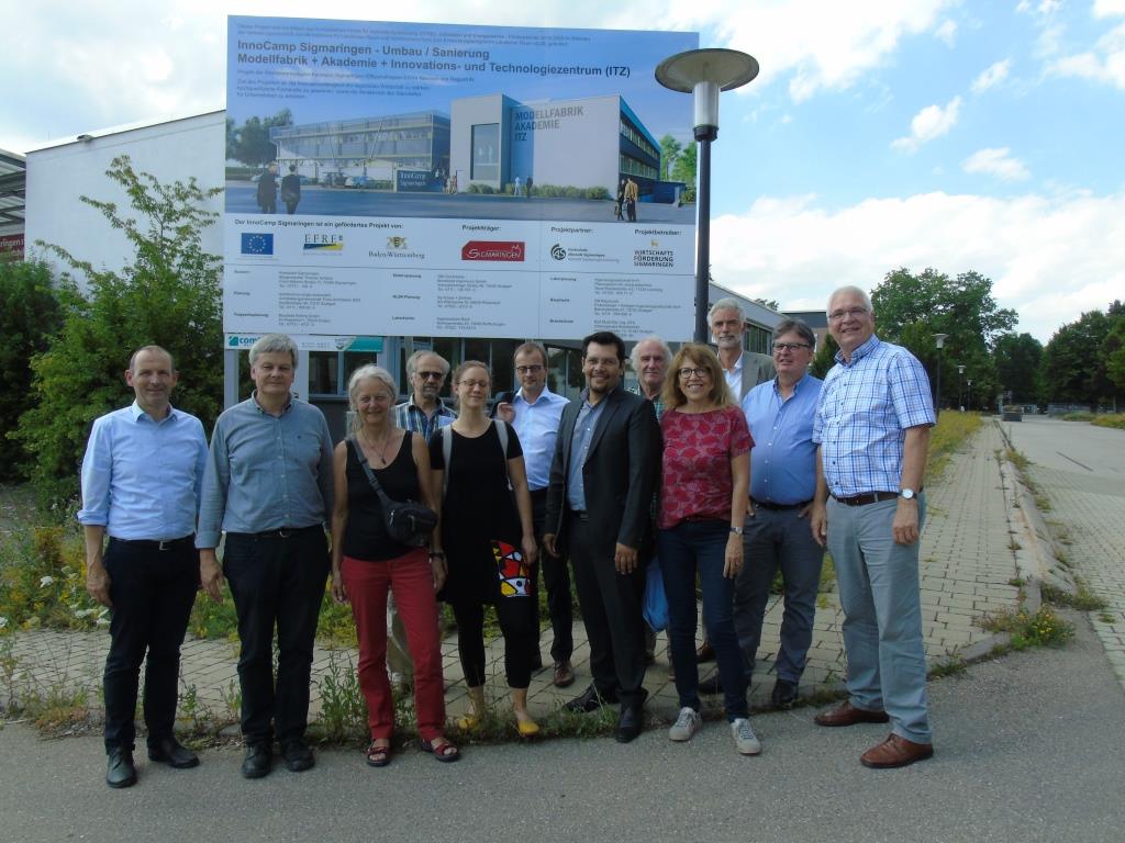 InnoCamp_SIG's tweet photo. Besuch des #KDA Pfarrer Albrecht #Knoch mit einer 11-köpfigen Delegation im @InnoCamp_SIG. vom GF Alejandro #Palacios-Tovar empfangen. Präsentation, anschließend Besichtigung des sich aktuell im Umbau befindlichen #Gründerzentrum Innovations- und Technologiezentrums (#ITZ). https://t.co/OnABqk0t4N