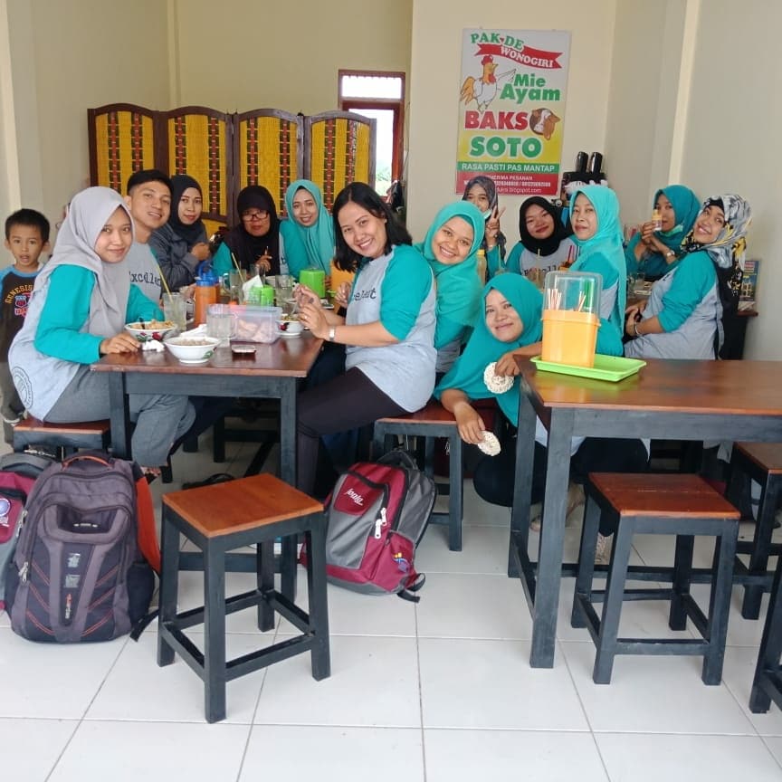 Emi_Listia's tweet photo. Bareng kalian itu.... sesuatu bangettt 😘😘😘 https://t.co/sCLsvBI4i8