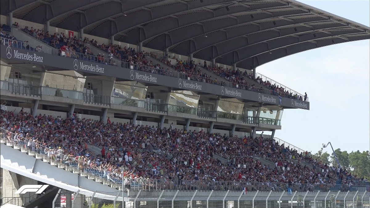 Grandstands filling up nicely!  #GermanGP 🇩🇪 #F1 https://t.co/5qzknLi4h8