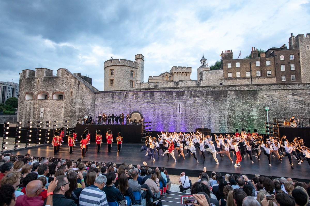 EastLondonDance's tweet image. We are thrilled for all our artists &amp;amp; everyone working on #EastWall to get this incredible ★★★★★ review from @guardianstage @sanj0yr0y theguardian.com/stage/2018/jul… @MsBeckyNam @Duwanetaylor @james_finnemore @JToonga @HofeshShechter @LIFTfestival @HRP_palaces @HofeshCo