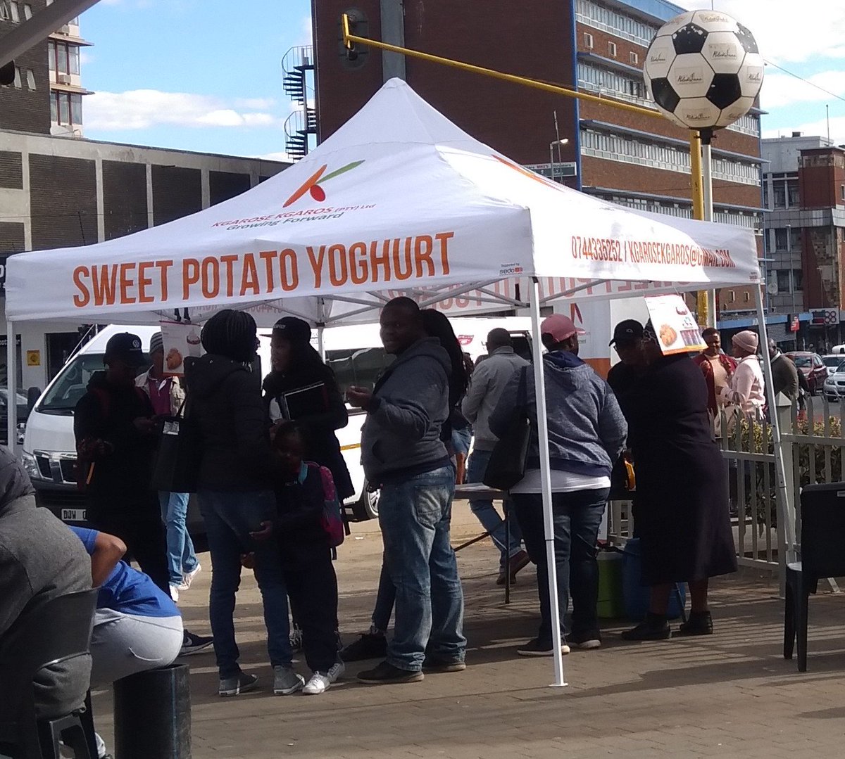 KgaroseKgaros's tweet photo. Who said customers will not wait until stock arrive ?
#polokwane_flea_market
#quality_product
#sweet_potato_yoghurt https://t.co/trGSIdRcX5
