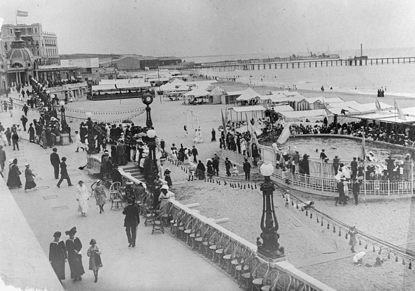 Aunque no lo creas, así era Playa Bristol (Mar del Plata) en la primera década del siglo XX. Documento gráfico de la Biblioteca del Congreso, Washington. Aporte de Ignacio Iriarte para Fotos de Familia.