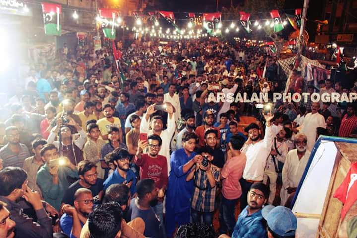 AnasHoat's tweet photo. Once Again You Done it @khalil_hoat ❤
#Cornermeeting at memon society, #ElectionCampaign of Chairman #PPP @BBhuttoZardari #NA246.
VP #PPP Sindh #RashidRabbani Candidate #PS107 @JawaidNagori President #DisttSouth @khalil_hoat and others present there.
#KarachiMeinSirfTeerChalayGa https://t.co/3mAtCyK1Nh
