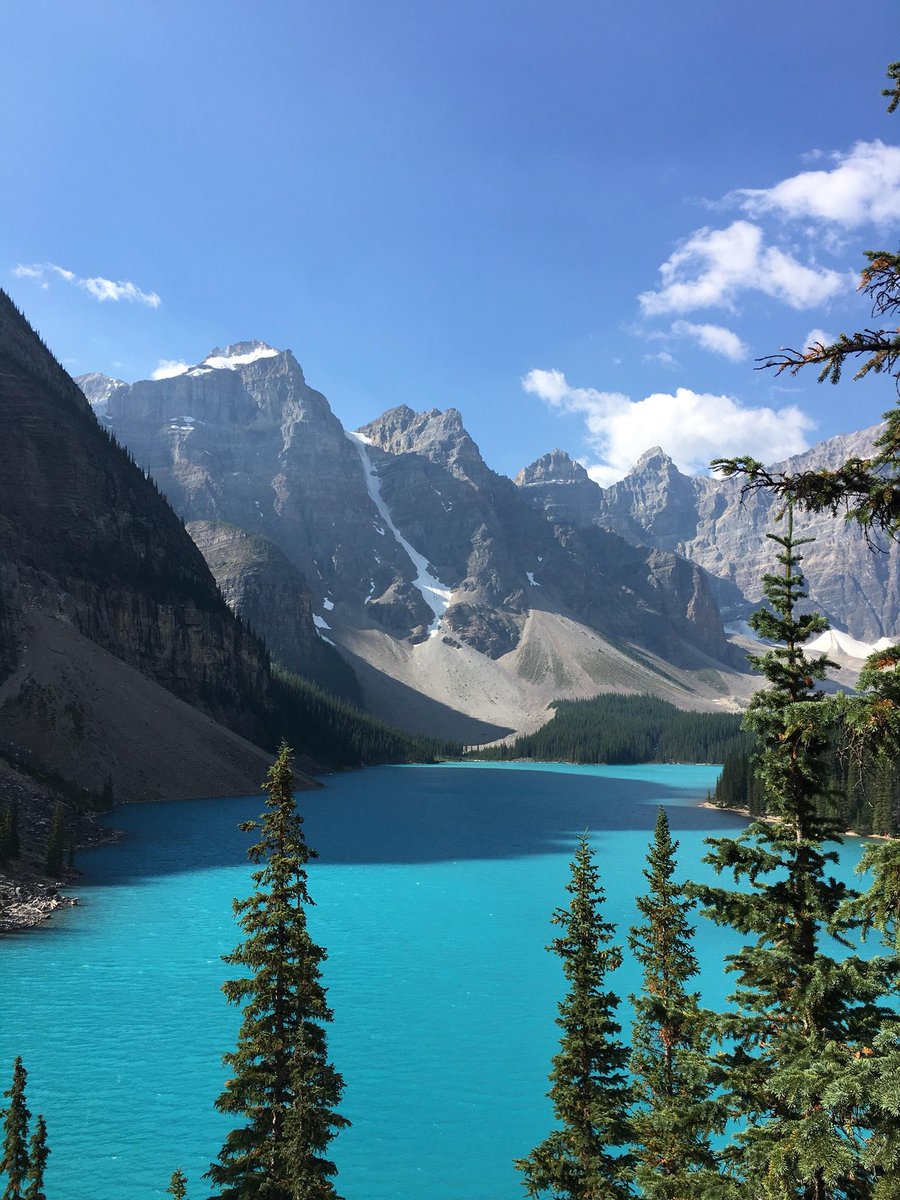 Piensa como adulto, vive como joven, aconseja como anciano y nunca dejes de soñar como niño.

(Foto: Banff, Alberta Canada 🇨🇦)