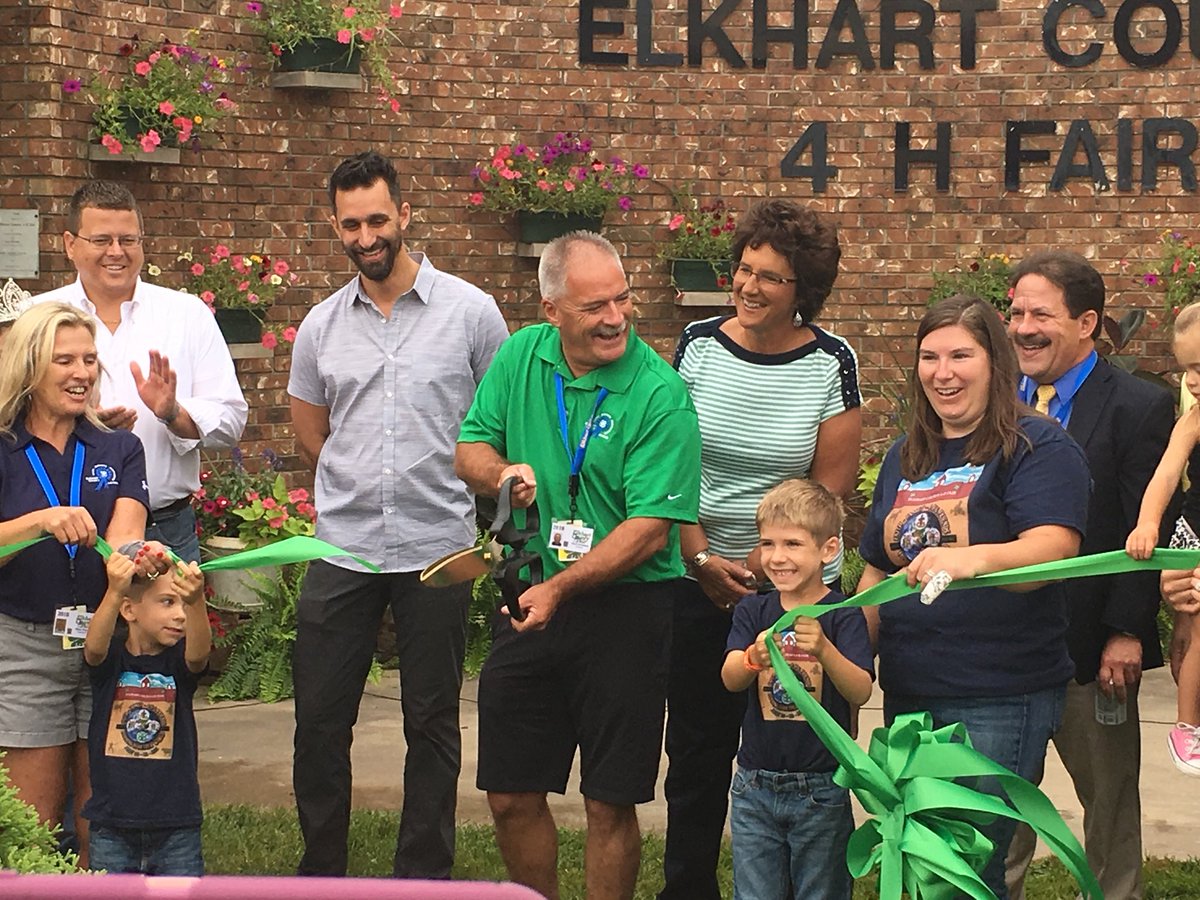 ElkhartCo4HFair's tweet image. With a smile, ✂️cutting of the ribbon, and encouraging words from all of our dignitaries, the 2018 Fair is Open! 🍀