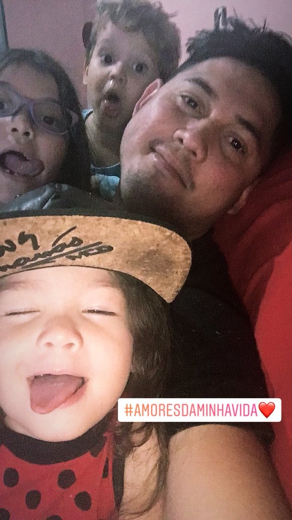 Mzc3's tweet photo. Um amor inexplicável
#Titios ♥️♥️♥️♥️♥️ https://t.co/ZZpOAyLVHR
