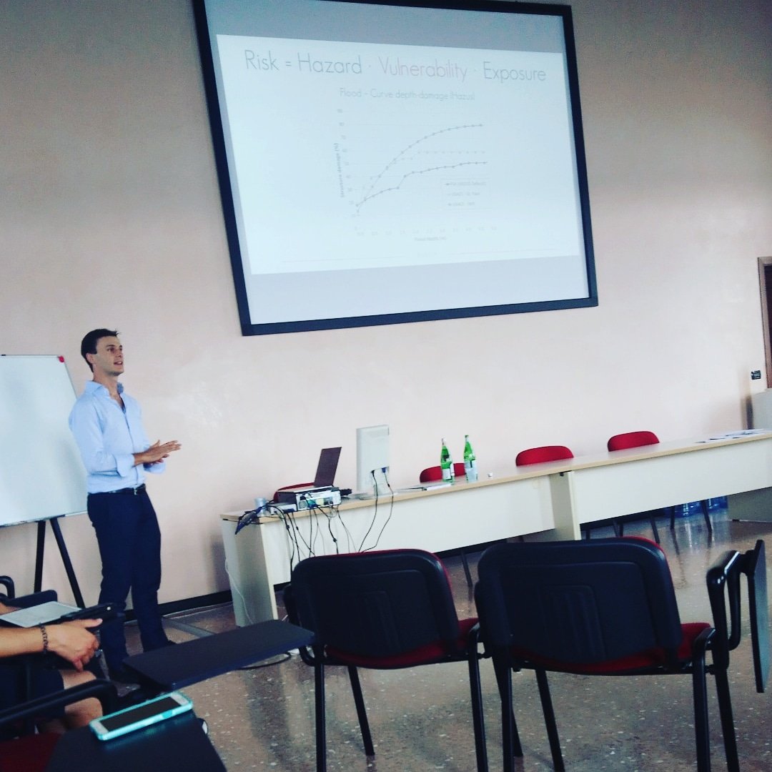 RiskApp_IT's tweet photo. Our #CEO and #cofounder explaining in depth #risk and how it is #computed it at @univiu #Summer #School

#Venice #Entrepreneur #StartUp #Insurtech #Insurance https://t.co/gsePF8k3Ue