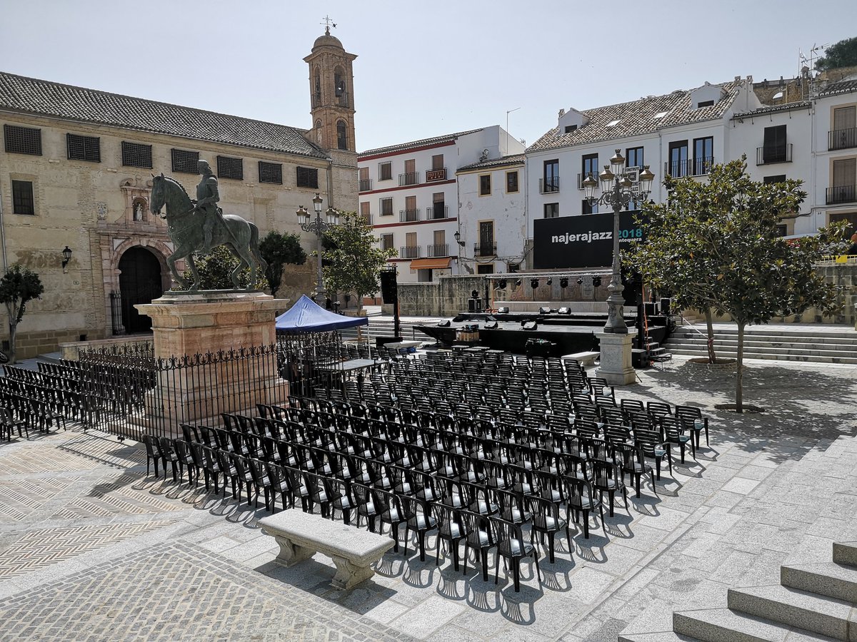 ATQaTuCorazon's tweet photo. Todo listo en el corazón de #Antequera para la segunda jornada del Nájera Jazz 2018. Durante dos días la ciudad habla en tono de jazz. Two For Swing y CMQ Big Band harán disfrutar a los presentes en la jornada de hoy viernes, a partir de las 22.00h. #Antequera es #música https://t.co/mFbWisNRQ2